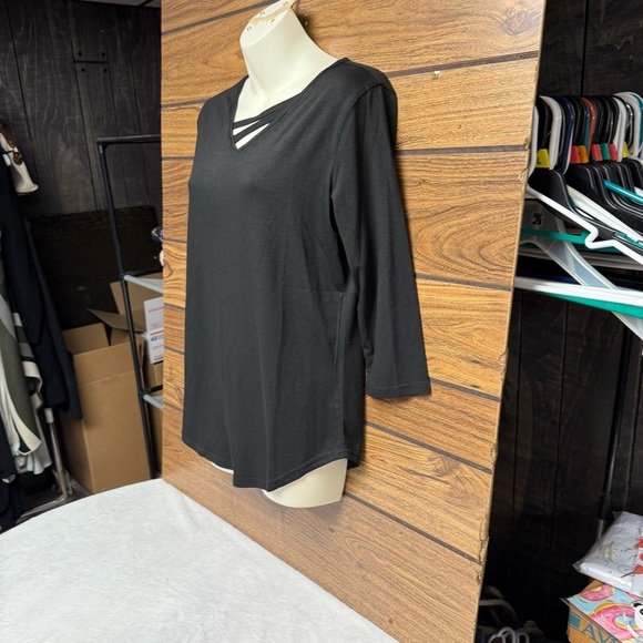 Black V-Neck size small Women's Top cute offset cross cross at neckline - Picture 7 of 8